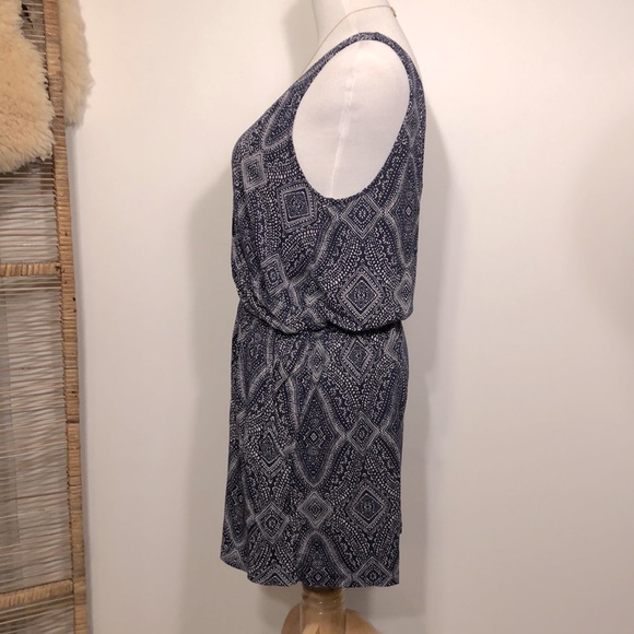 H&M-Blue & White Floral Sleeveless V-Neck Backless Shorts Romper Size Large - Picture 3 of 6